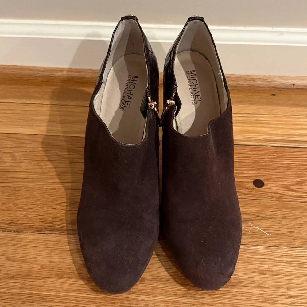 Michael Kors Brown Nubuck Leather Heel with Gold Tone Side Zipper Women's 10